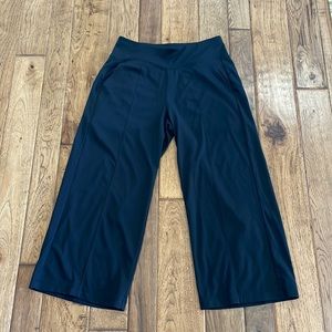 Athleta black, wide leg crop pant